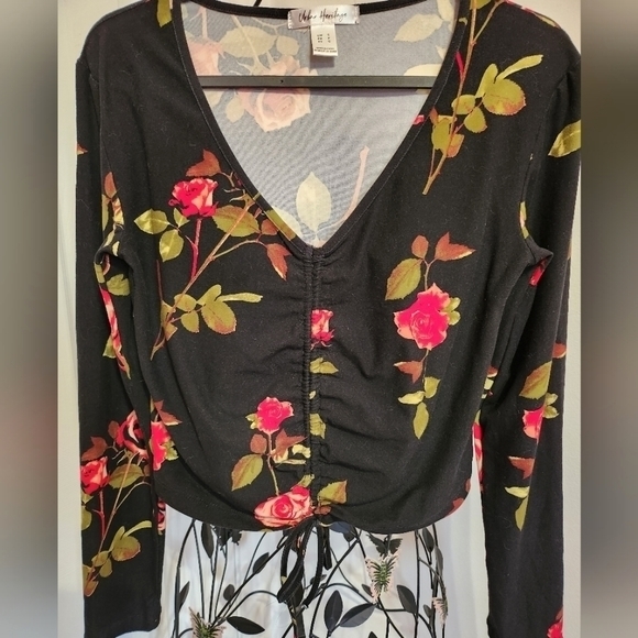 Flower v-neck crop top - Picture 2 of 3